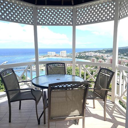 אוצ'ו ריוס Oceanbreeze Jamaica Penthouse, 7-Minute Walk To Beach מראה חיצוני תמונה