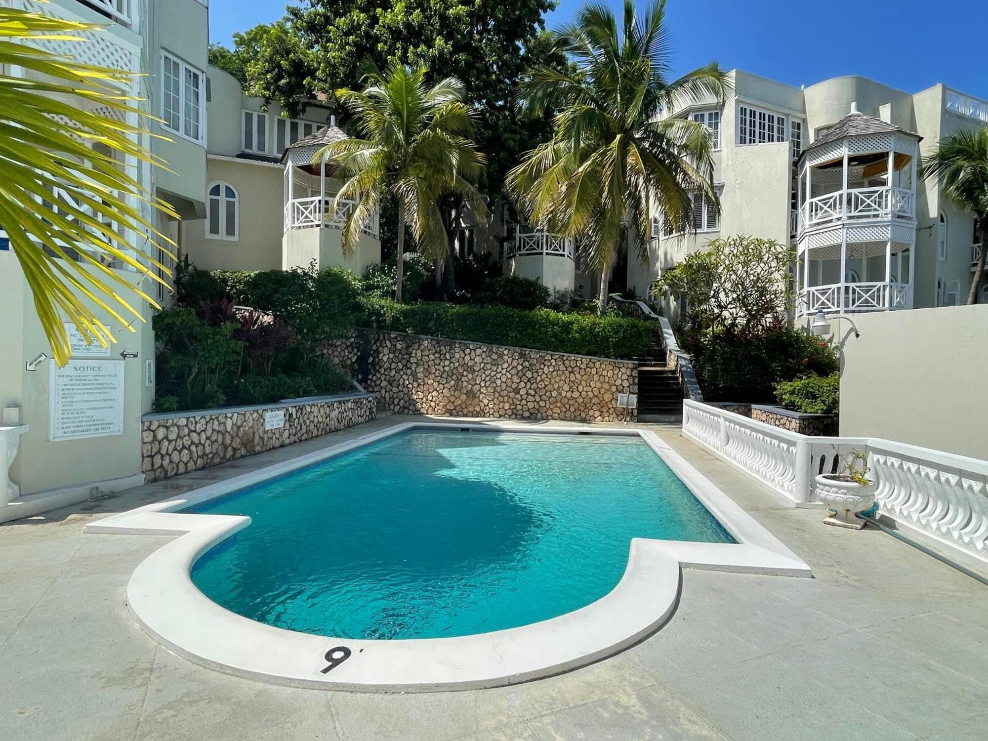 אוצ'ו ריוס Oceanbreeze Jamaica Penthouse, 7-Minute Walk To Beach מראה חיצוני תמונה