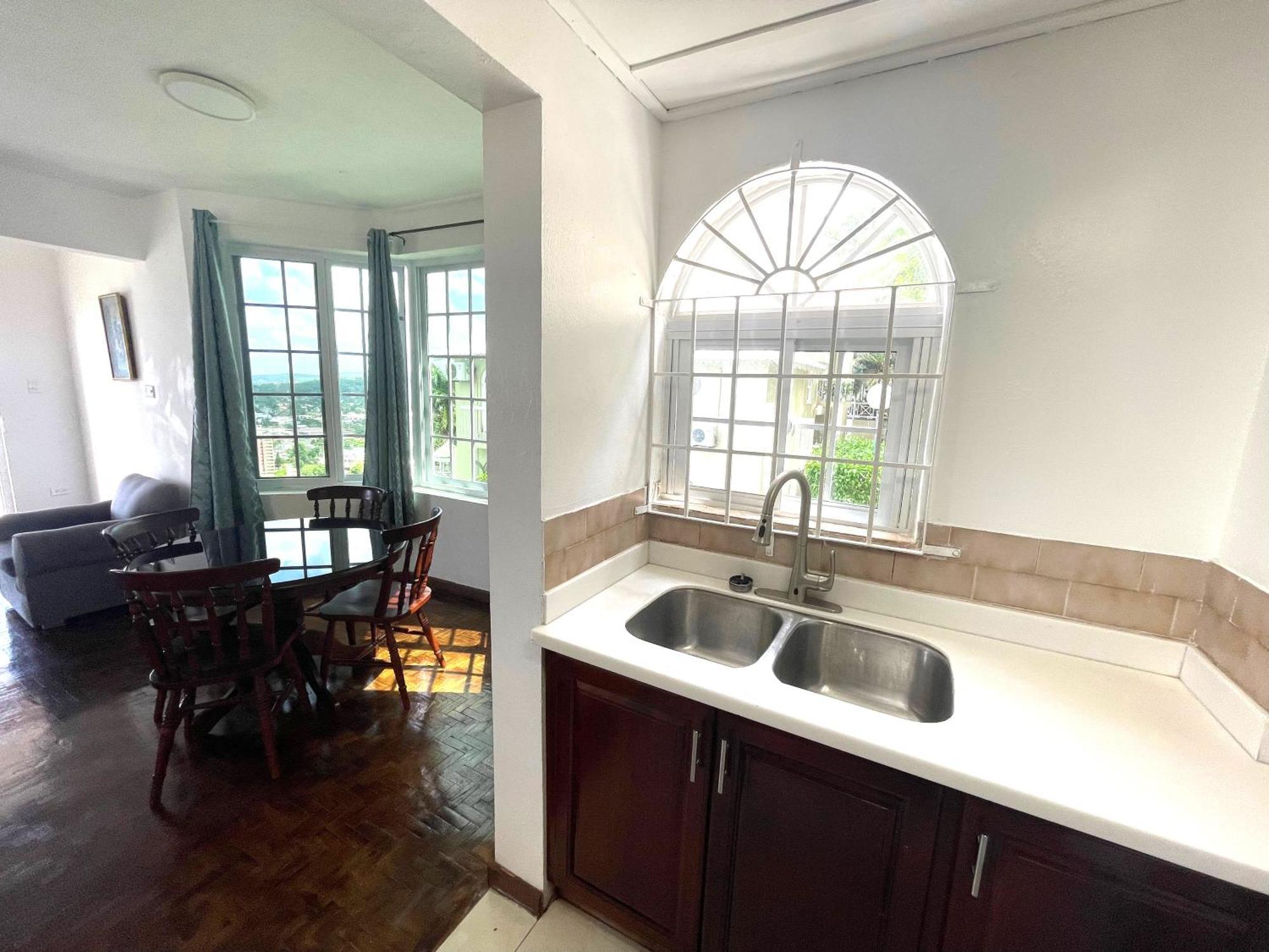 אוצ'ו ריוס Oceanbreeze Jamaica Penthouse, 7-Minute Walk To Beach מראה חיצוני תמונה