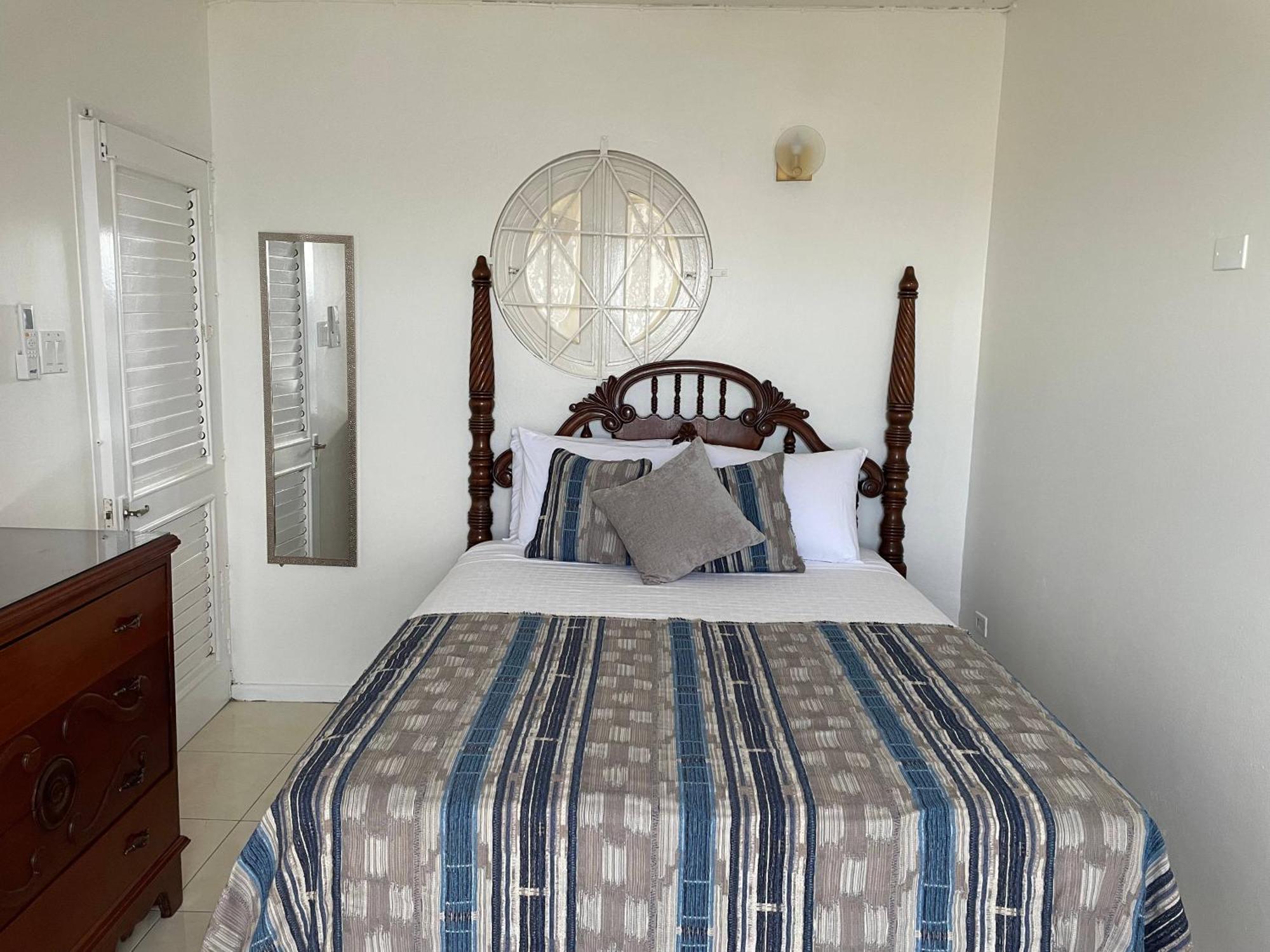 אוצ'ו ריוס Oceanbreeze Jamaica Penthouse, 7-Minute Walk To Beach מראה חיצוני תמונה