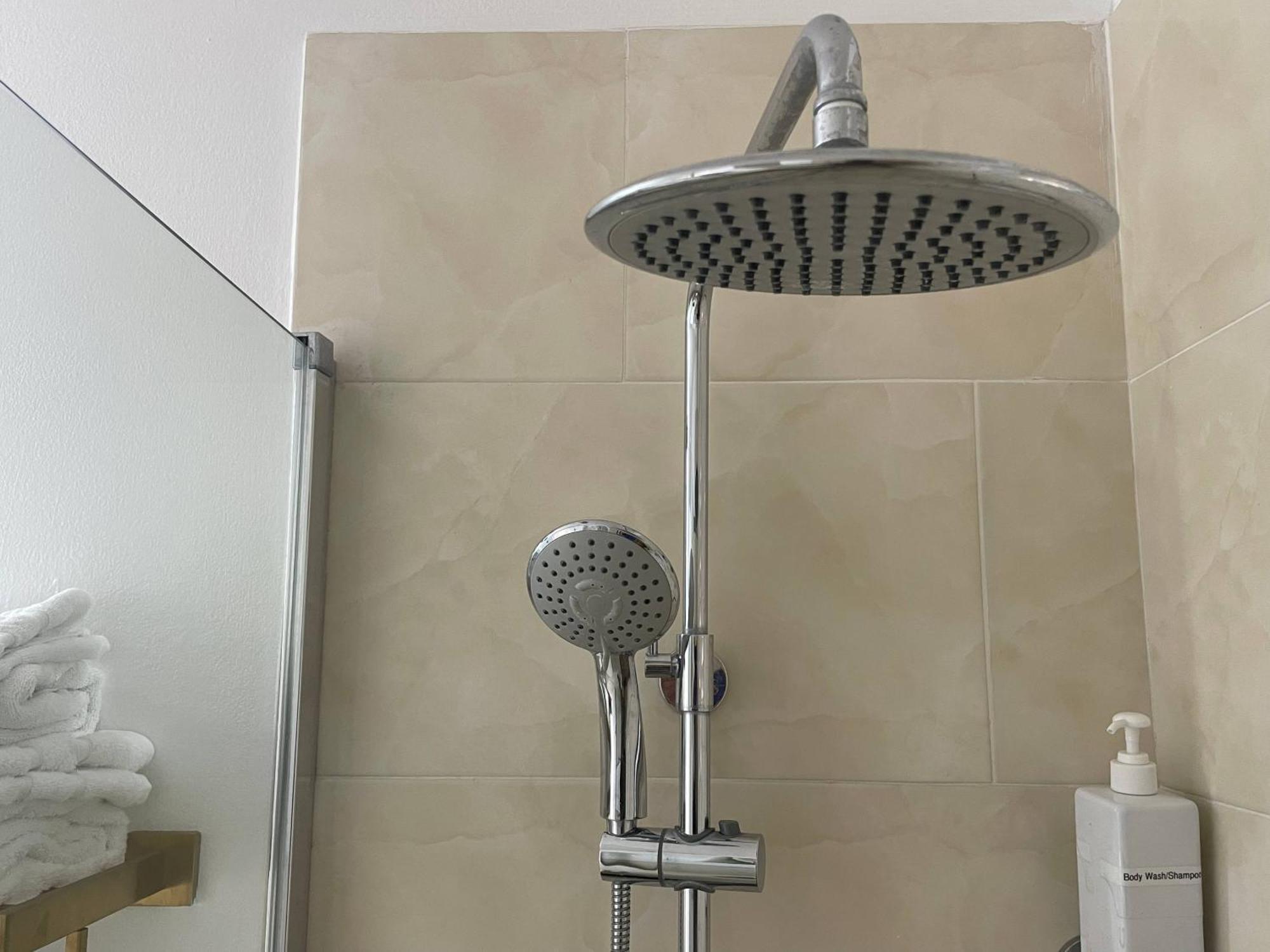 אוצ'ו ריוס Oceanbreeze Jamaica Penthouse, 7-Minute Walk To Beach מראה חיצוני תמונה