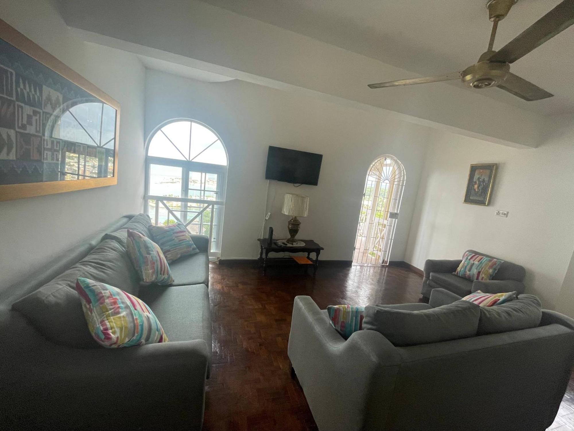 אוצ'ו ריוס Oceanbreeze Jamaica Penthouse, 7-Minute Walk To Beach מראה חיצוני תמונה
