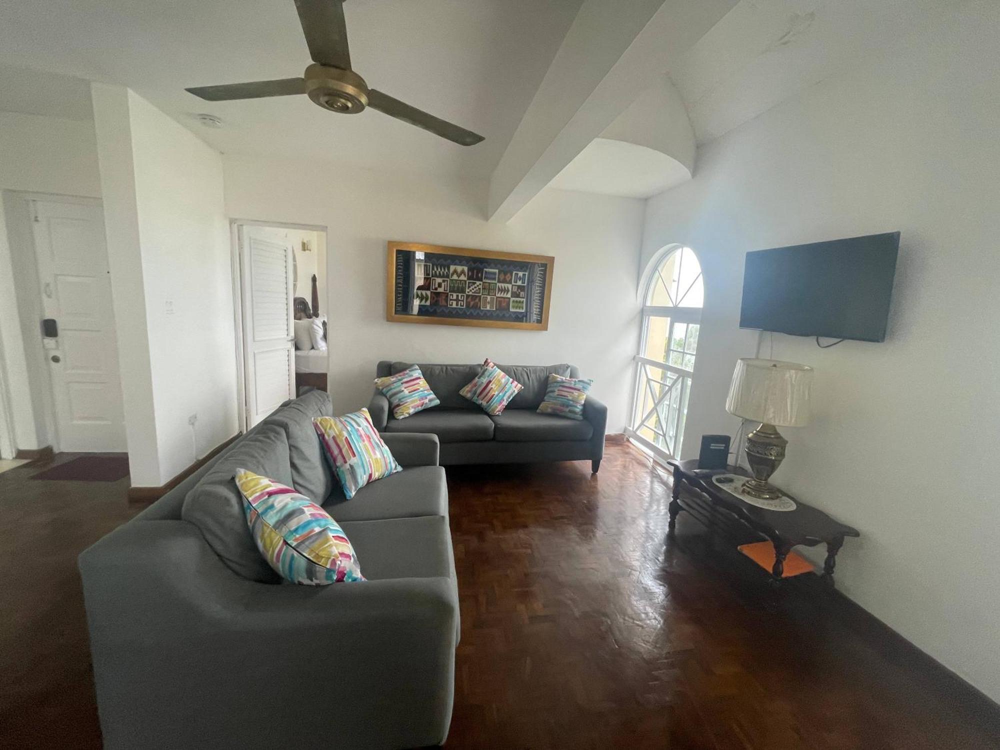 אוצ'ו ריוס Oceanbreeze Jamaica Penthouse, 7-Minute Walk To Beach מראה חיצוני תמונה